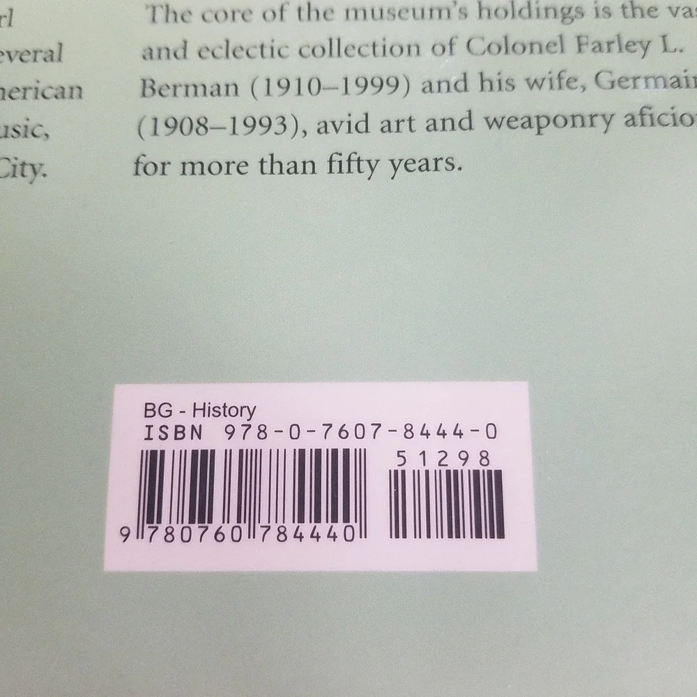 Metro‎ Books The Illustrated History of Weaponry Chuck Wills OS Green Good Book